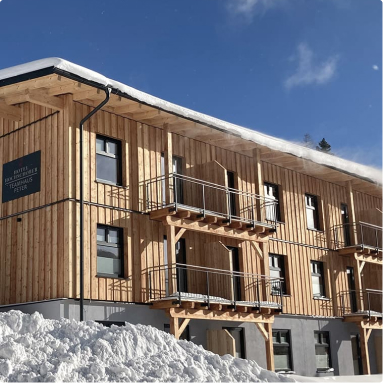 LOC Referenz Personalhaus mit Holz Modulbau